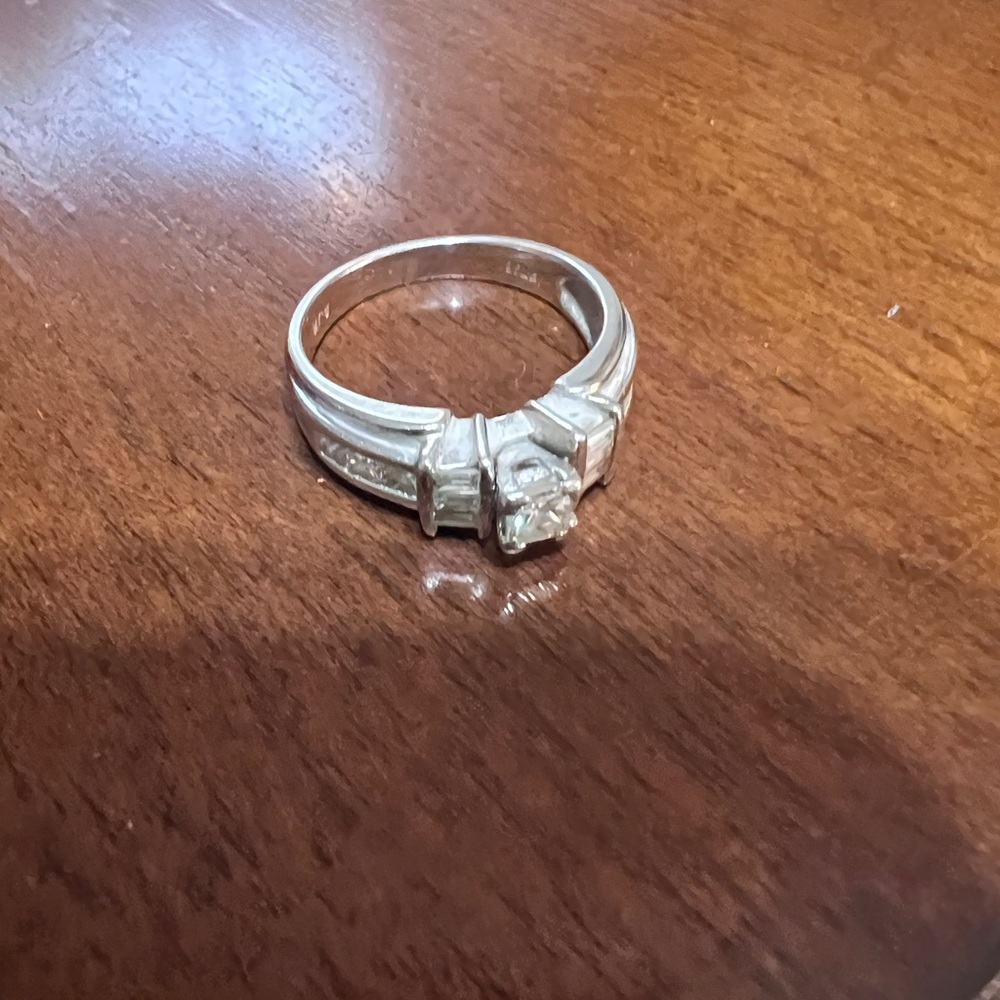 Elegant platinum/white gold Woman Ring